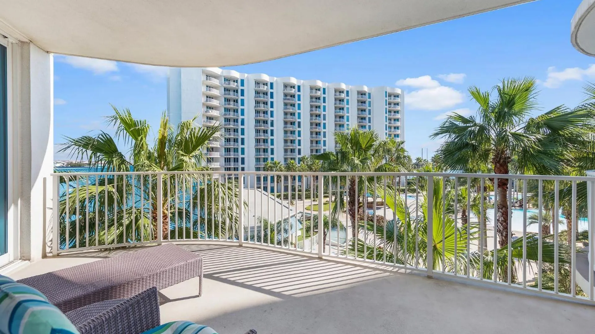Palms Resort 2 Bedroom King Suite Poolside Shuttle Destin